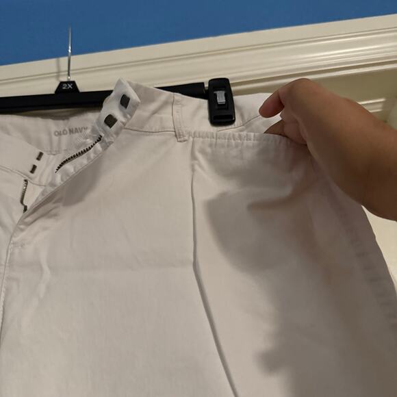 Old Navy pixie pants in size 18 regular in white - Picture 3 of 4